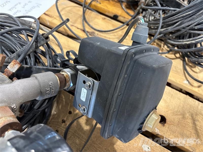 Quantity of (2) Maxquip/Continental 16 Port Distri Kiti naudoti statybos komponentai