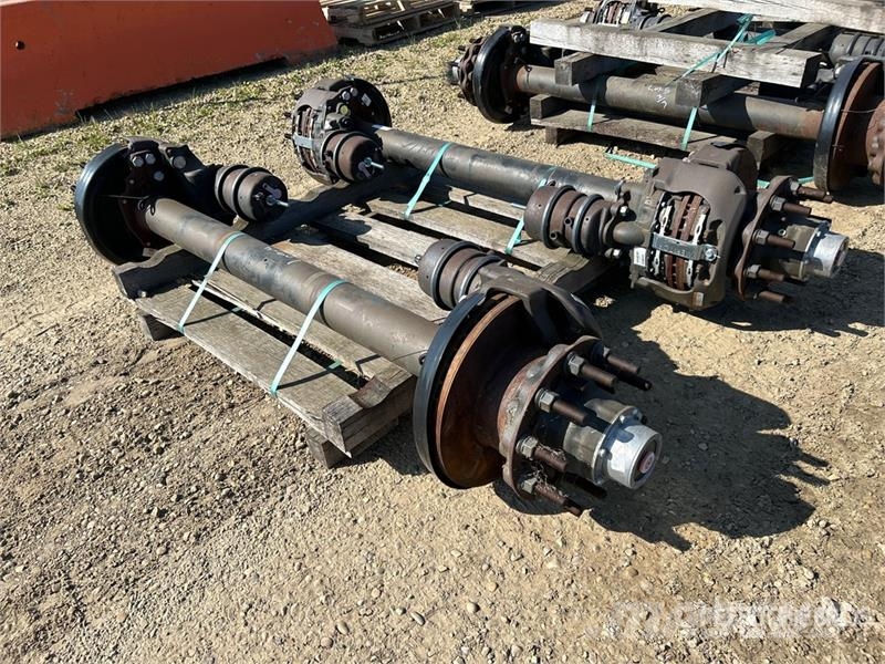  Quantity of (2)  Meritor ADB Trailer Axle Assembly Drugi deli