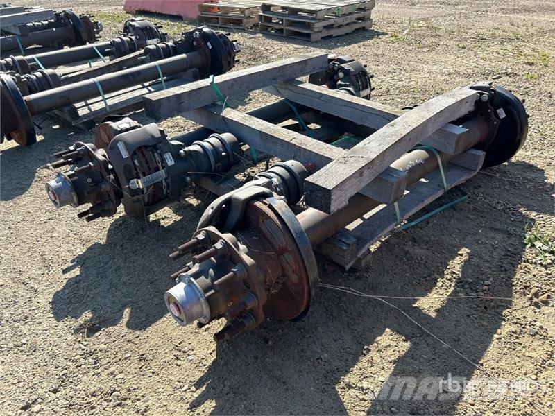  Quantity of (2)  Meritor ADB Trailer Axle Assembly Drugi deli