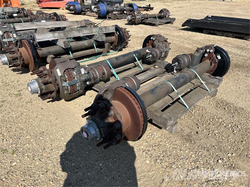  Quantity of (2)  Meritor ADB Trailer Axle Assembly Drugi deli