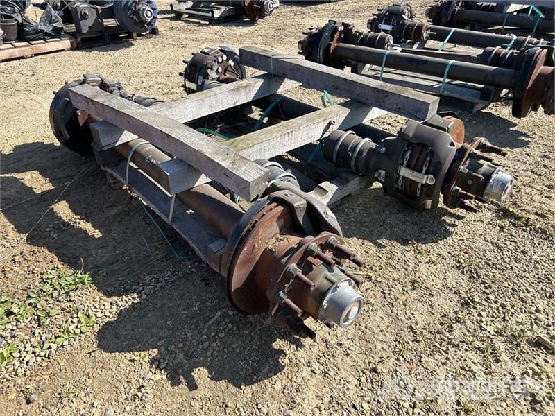  Quantity of (2)  Meritor ADB Trailer Axle Assembly Drugi deli