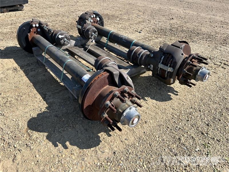  Quantity of (2)  Meritor ADB Trailer Axle Assembly Drugi deli
