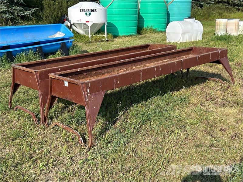 Quantity of (2) Metal Livestock Feeder Hranire animale