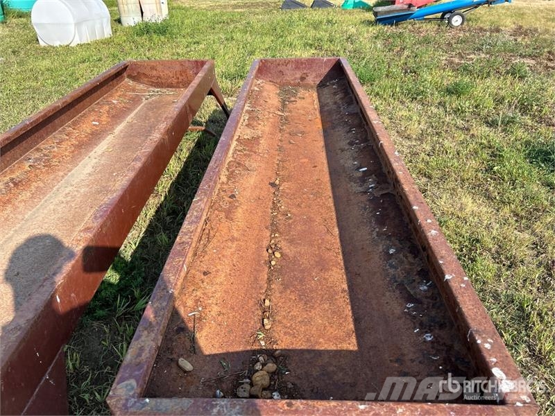 Quantity of (2) Metal Livestock Feeder Hranire animale