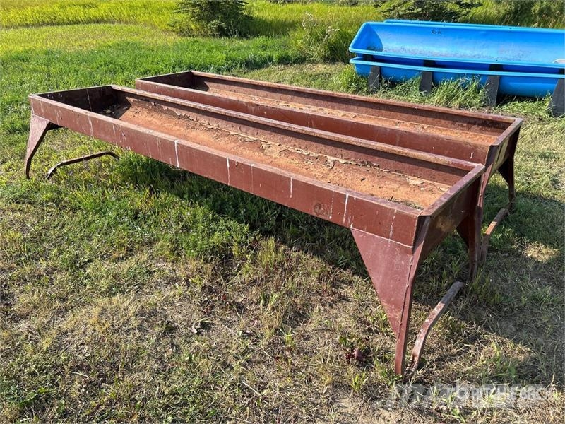 Quantity of (2) Metal Livestock Feeder Hranire animale