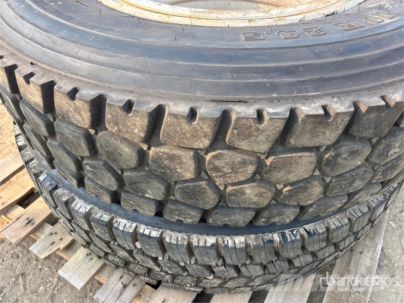 Quantity of (2) Michelin XDY- EX2 11R24.5 Tires Tyres, wheels and rims