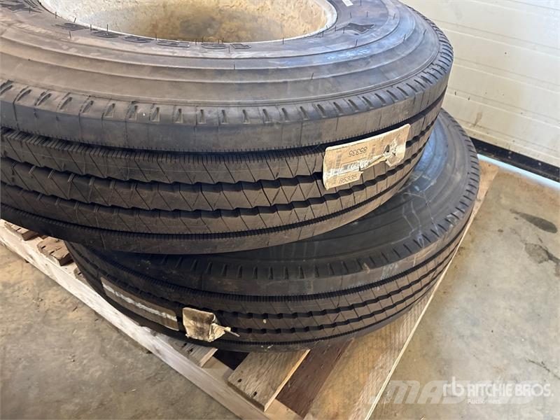 Quantity of (2) Michelin XZE 11R22.5 Tires Tyres, wheels and rims