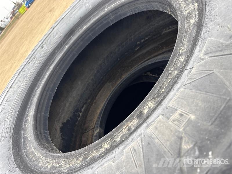 Quantity of (2) Michelin 23.5R25 Tires الإطارات والعجلات والحافات