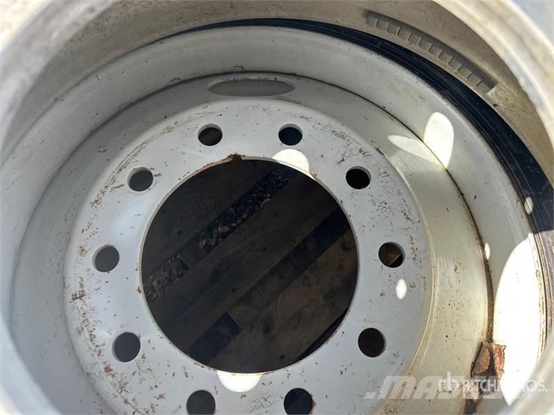 Quantity of (2) Michelin 11R24.5 Tires Tyres, wheels and rims