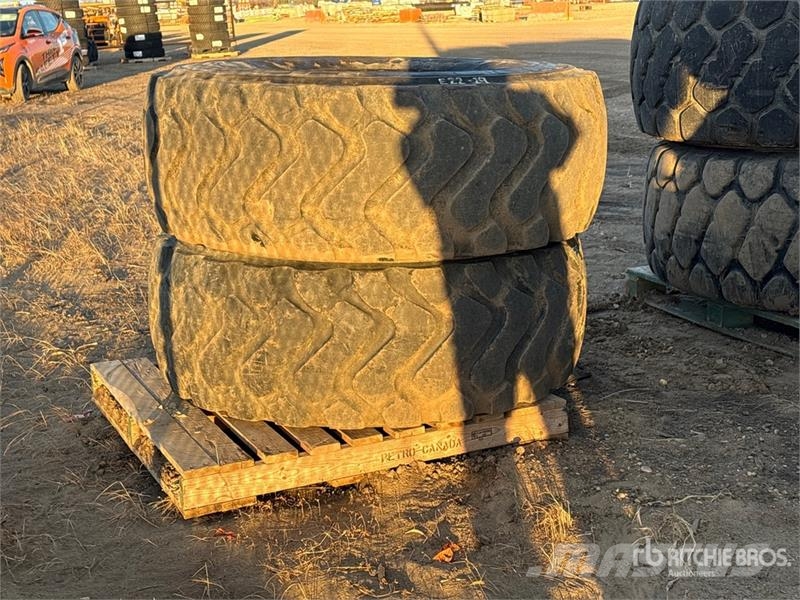 Quantity of (2) Michelin 20.5R25 Tires Gume, točkovi i felne