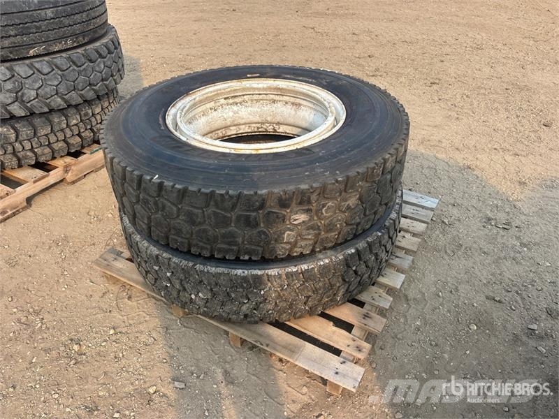 Quantity of (2) Michelin XDY- EX2 11R24.5 Tires Tyres, wheels and rims