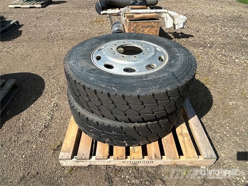 Quantity of (2) Michelin 11R24.5 Tires Tyres, wheels and rims