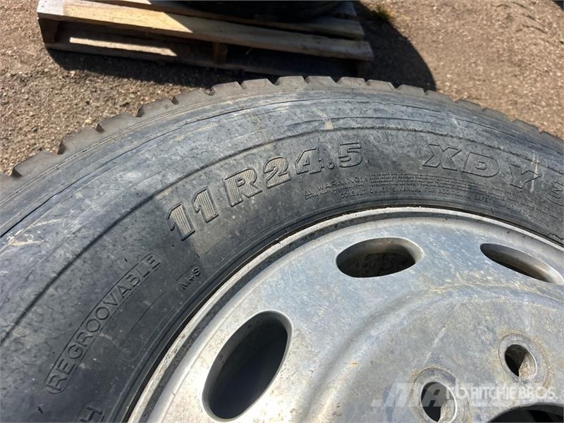 Quantity of (2) Michelin 11R24.5 Tires Tyres, wheels and rims