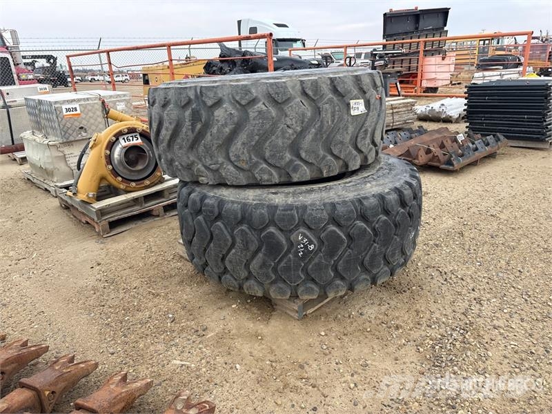 Quantity of (2) Michelin 23.5R25 Tires الإطارات والعجلات والحافات