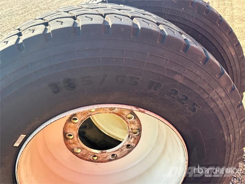  Quantity of (2) Michelin 385/65R22.5 Tires Opony, koła i felgi