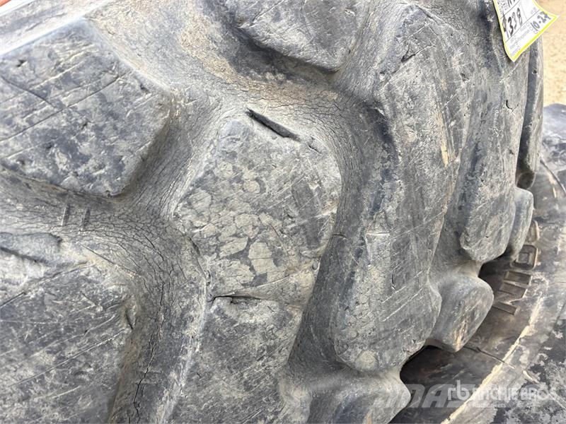 Quantity of (2) Michelin 23.5R25 Tires الإطارات والعجلات والحافات