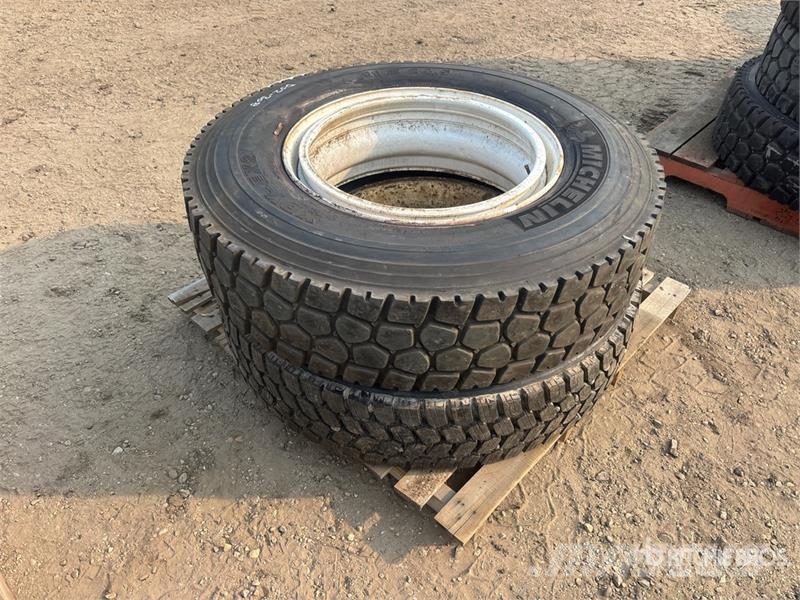Quantity of (2) Michelin XDY- EX2 11R24.5 Tires Tyres, wheels and rims