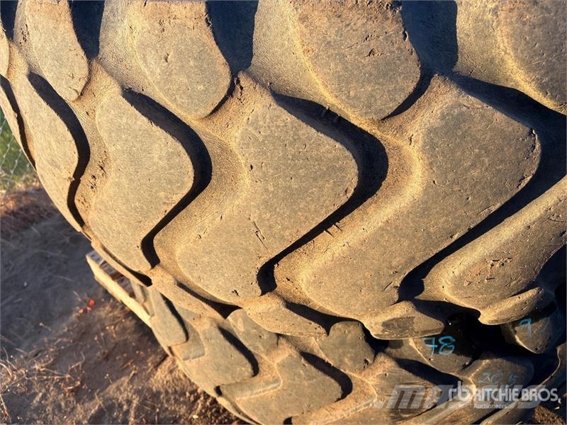 Quantity of (2) Michelin 20.5R25 Tires Gume, točkovi i felne