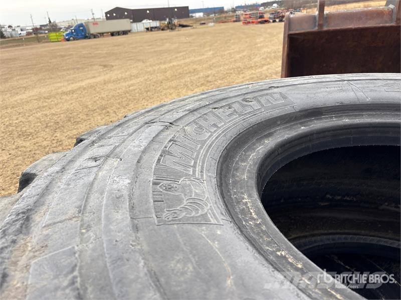 Quantity of (2) Michelin 23.5R25 Tires الإطارات والعجلات والحافات