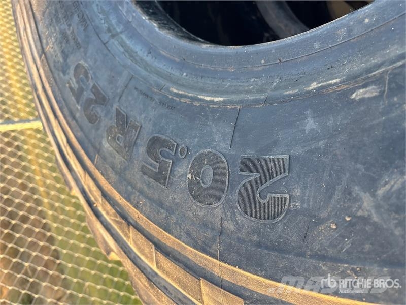 Quantity of (2) Michelin 20.5R25 Tires Gume, točkovi i felne