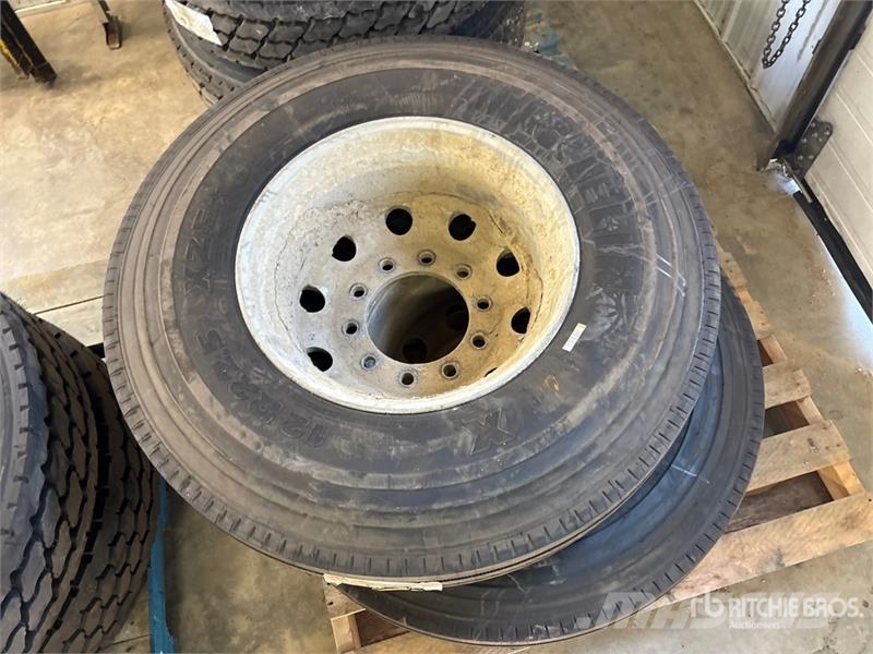 Quantity of (2) Michelin XZE 11R22.5 Tires Tyres, wheels and rims
