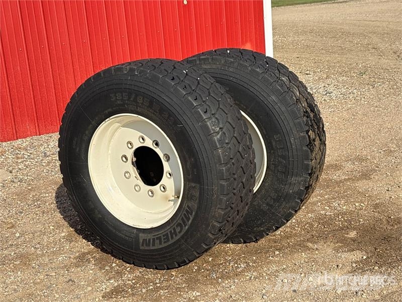  Quantity of (2) Michelin 385/65R22.5 Tires Opony, koła i felgi