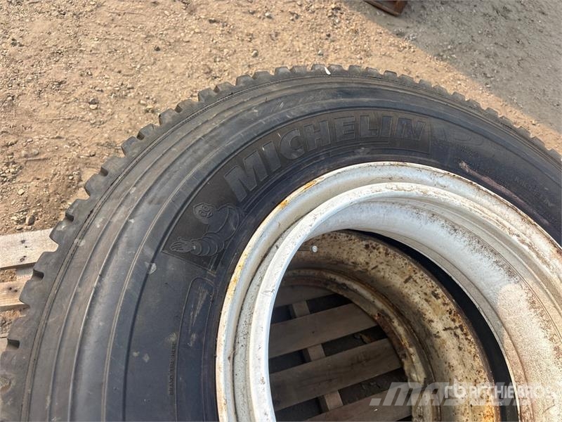 Quantity of (2) Michelin XDY- EX2 11R24.5 Tires Tyres, wheels and rims