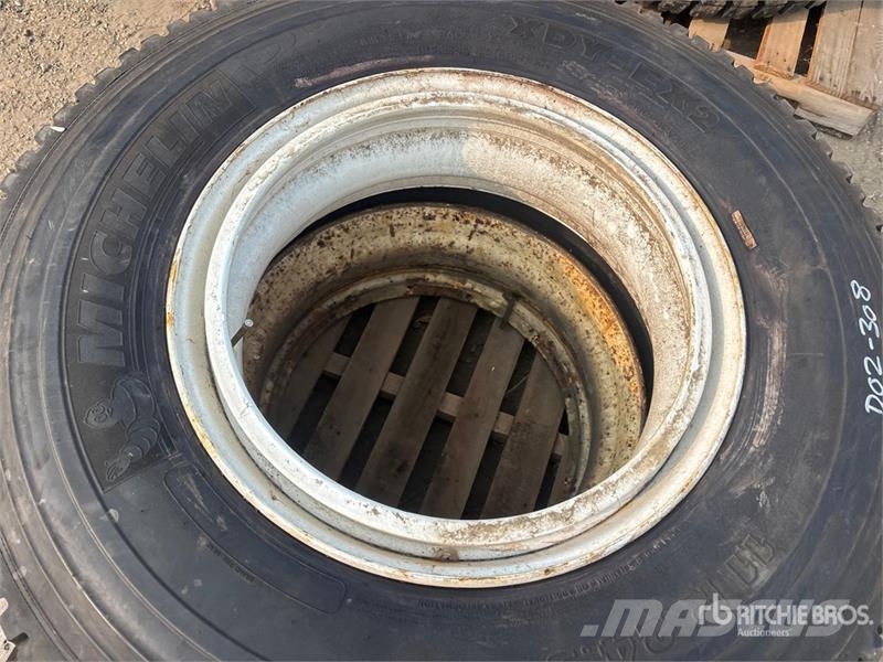 Quantity of (2) Michelin XDY- EX2 11R24.5 Tires Tyres, wheels and rims