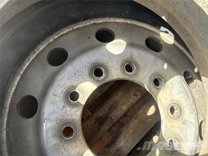 Quantity of (2) Michelin 11R24.5 Tires Tyres, wheels and rims
