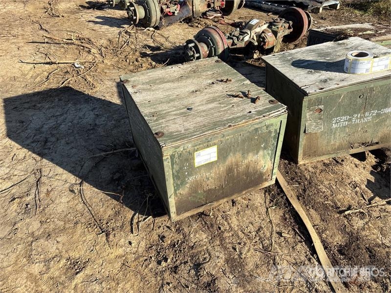  Quantity of (2) Military truck transfer case معدات النقل - غير ذلك