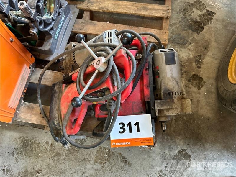 Quantity of (2) Milwaukee Magnetic Electric Drill Andre komponenter