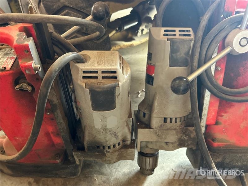 Quantity of (2) Milwaukee Magnetic Electric Drill Andre komponenter
