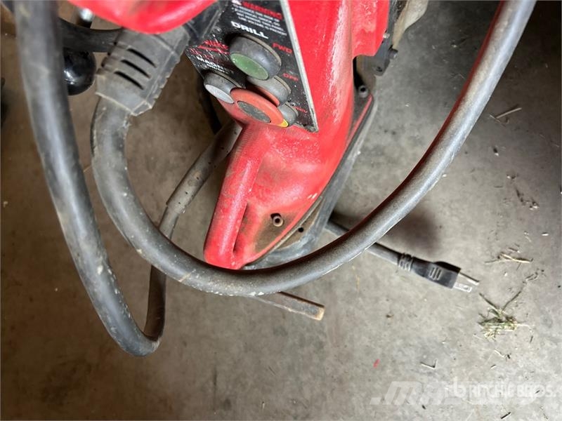 Quantity of (2) Milwaukee Magnetic Electric Drill Andre komponenter