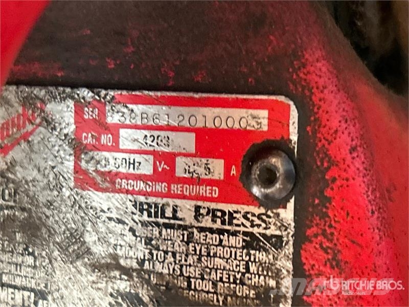 Quantity of (2) Milwaukee Magnetic Electric Drill Andre komponenter