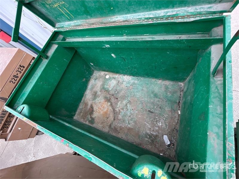 Quantity of (2) Miscellaneous Job Site Box Drugi deli