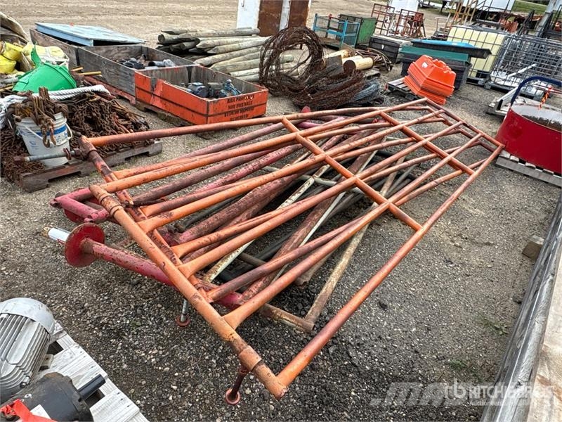  Quantity of (2) Miscellaneous Steel Tubular Panel  Karja-aidat