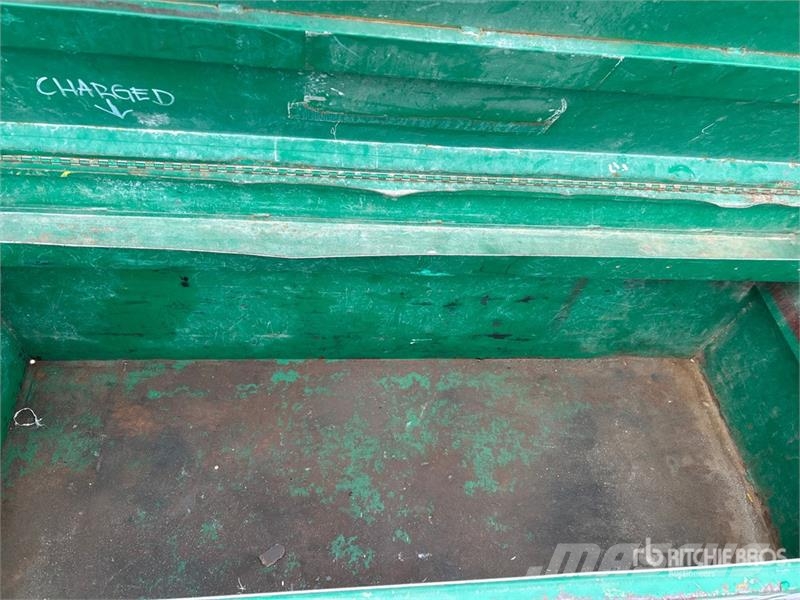  Quantity of (2) Miscellaneous Job Site Box Drugi deli