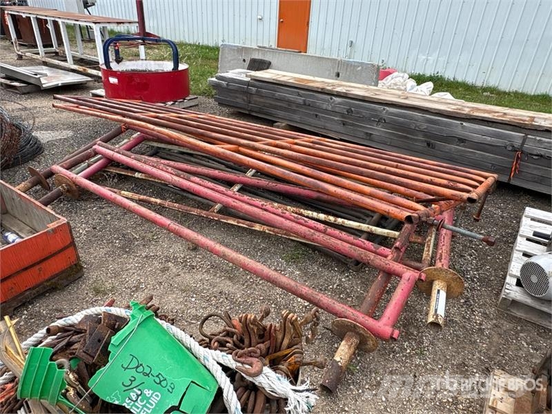  Quantity of (2) Miscellaneous Steel Tubular Panel  Karja-aidat
