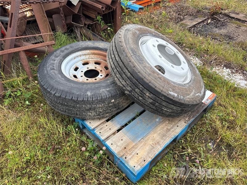 Quantity of (2) Mixed Tires Tyres, wheels and rims