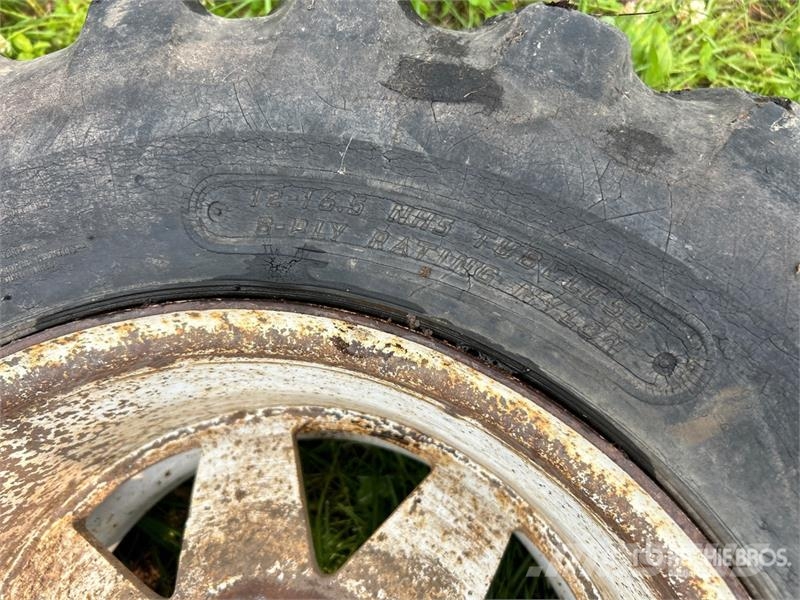 Quantity of (2) Mixed Tires Opony, koła i felgi