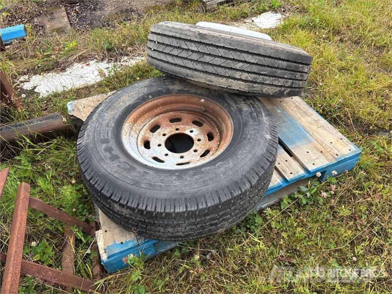 Quantity of (2) Mixed Tires Tyres, wheels and rims
