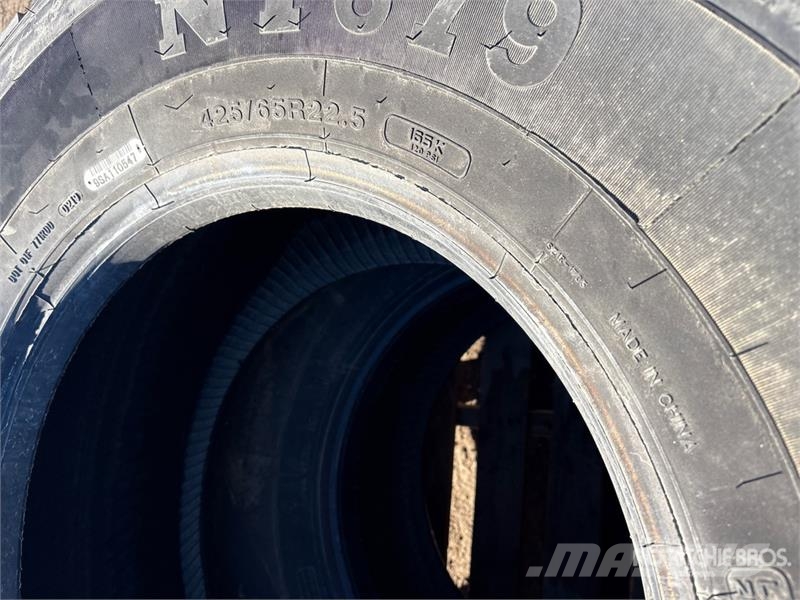  Quantity of (2) Neoterra 425/65R22.5 Tires Шины и колёса