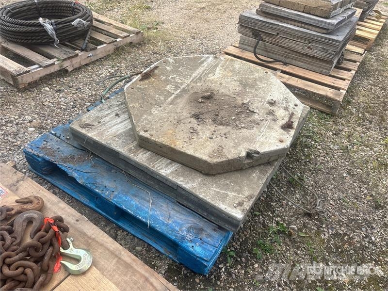 Quantity of (2) Outrigger Pads Crane parts and equipment