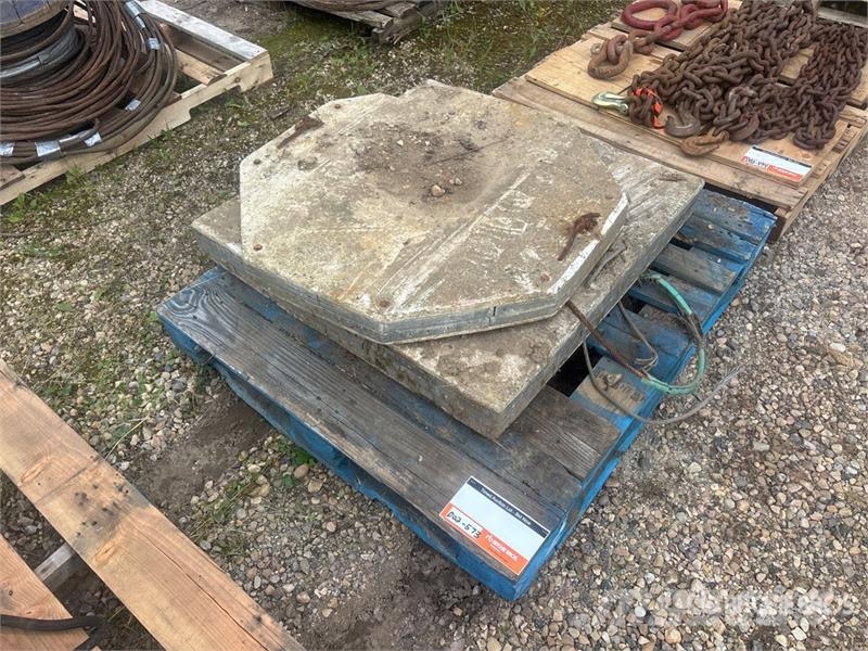  Quantity of (2) Outrigger Pads Crane parts and equipment