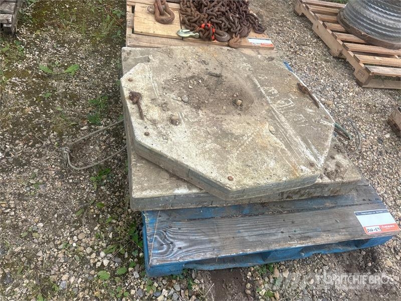  Quantity of (2) Outrigger Pads Crane parts and equipment