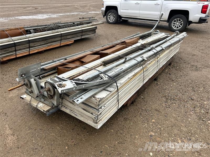 Quantity of (2) Overhead Doors Andre komponenter