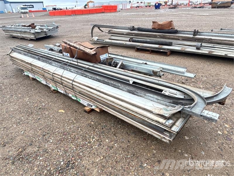 Quantity of (2) Overhead Doors Andre komponenter