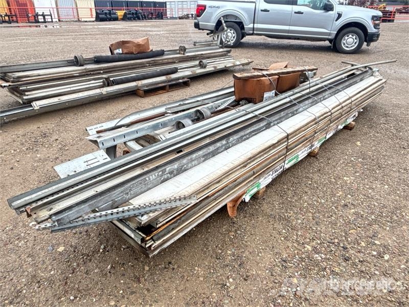 Quantity of (2) Overhead Doors Andre komponenter