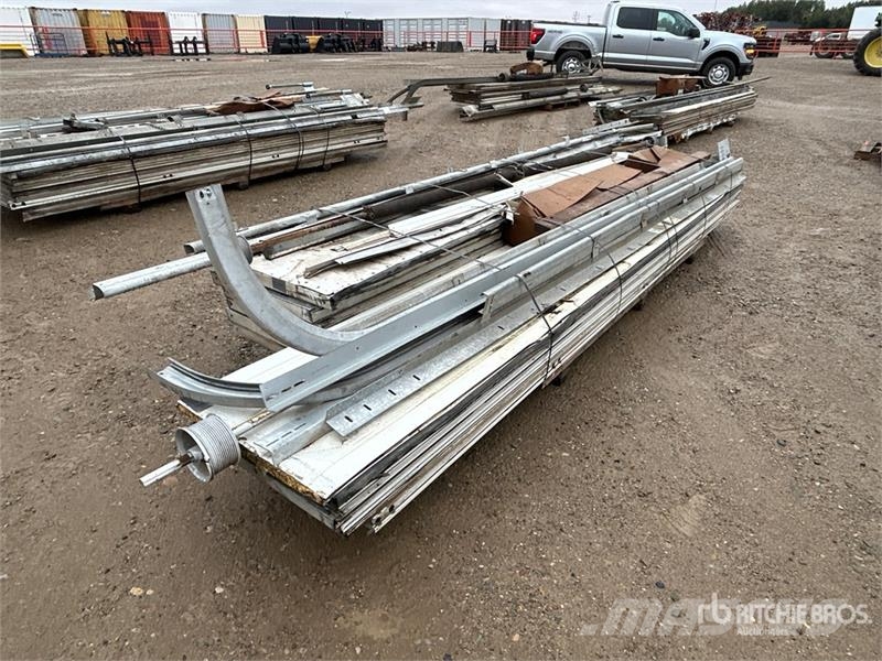 Quantity of (2) Overhead Doors Andre komponenter