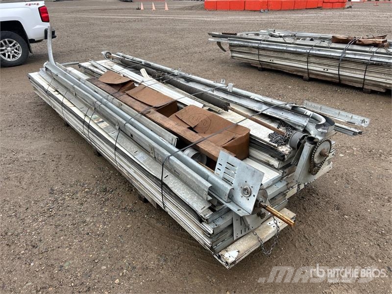 Quantity of (2) Overhead Doors Andre komponenter